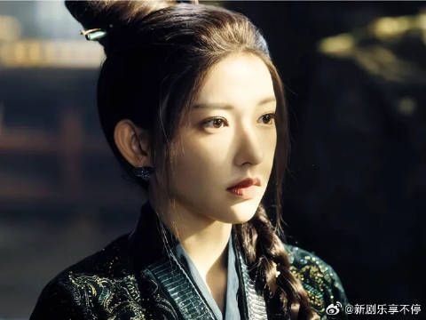 “好绝的光影 好牛的骨相”