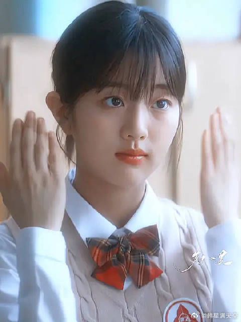 “清雅比手语的样子真的好美啊！”