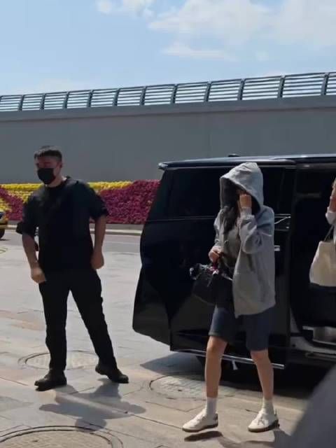 迪丽热巴为角色高强度训练练出运动员质感腿部肌肉