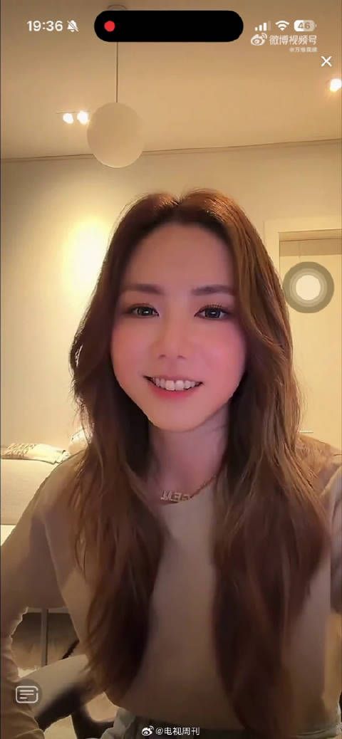 偶然刷到直播片段，邓紫棋喊大家一起支持尤长靖，温柔前辈谁不爱