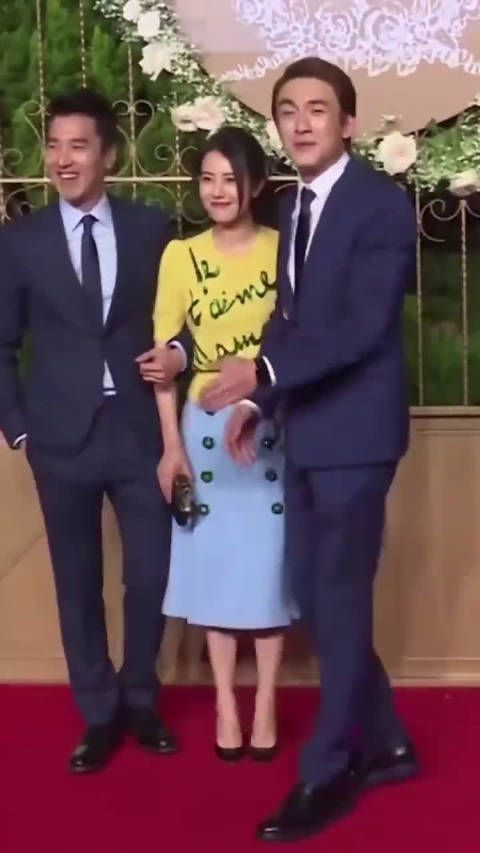 在女神高圆圆面前,林更新还懂得避嫌,画面太逗了