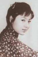 她是黄梅戏的一代宗师，历经2段婚姻收获幸福后，却在38岁自杀