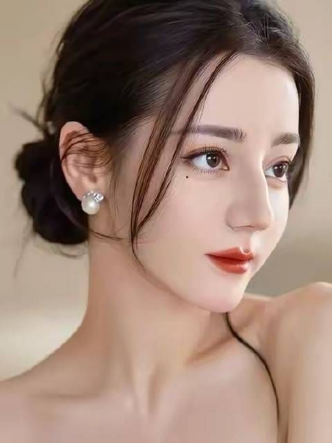 迪丽热巴体重飙升16斤，肤色深邃变身飒爽女战士，明星新作尺度惊人