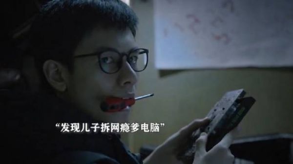 劳苦的妈 游戏的爸 学霸的他 这一家三口就挺妙的
