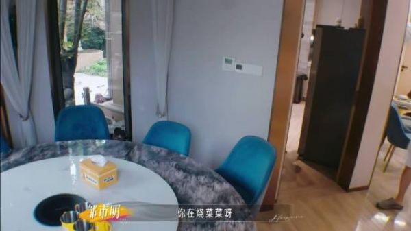 邹市明叫冉莹颖姐姐帮忙做饭，索吻互动力破离婚传闻