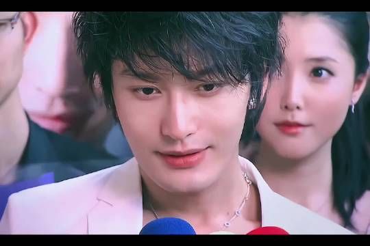 看到黄晓明被当场点名的样子,瞬间梦回上学时候被老师提问的自己