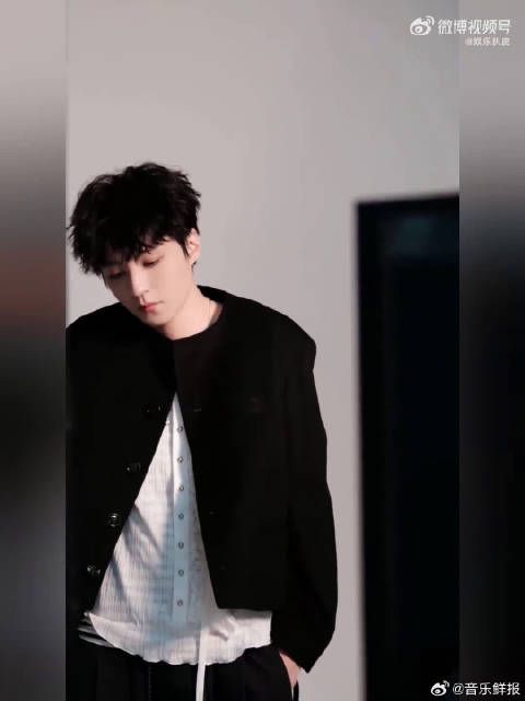 月幸福时刻已就位，小螃蟹今晚狠狠大饱耳福