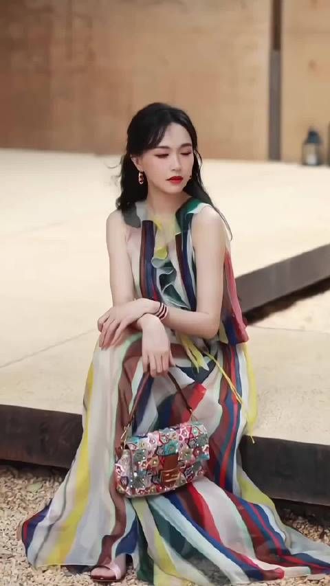 唐嫣景德镇活动现场，穿搭从来都非常美，毫无翻车的可能