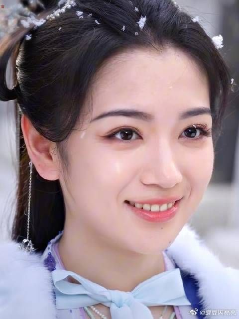 那一瞬间，吻比雪花先落下