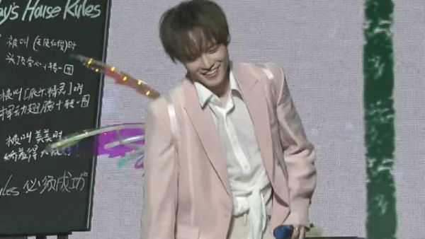 钟辰乐 性感蝴蝶 cr._____leledream