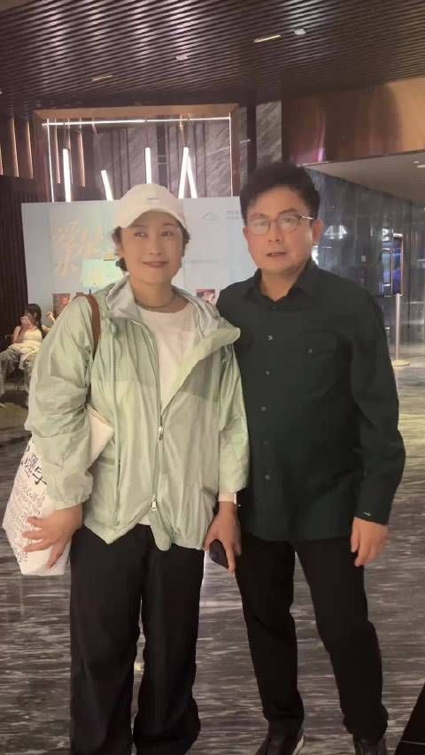 香港演员黄一山包场功夫女足