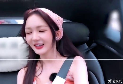 这期真的笑不活了，靳梦佳想靠王俊凯新歌拉好感，结果当场忘词太尴尬了
