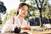 已婚女人对男人动心以后，几乎都会有的举动，尤其是结了婚的