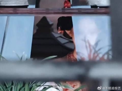 纯正昀孟味啊啊啊啊啊 有种笑嘻嘻逗喜欢的人被瞪了的感觉