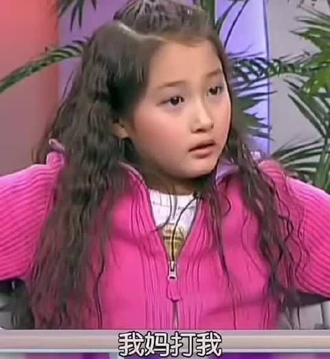 关晓彤小时候声音很正常啊，大了怎么变得有点烟嗓子了