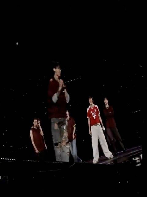 柾国转完圈小碎步退场哈哈哈 260711 BTS世巡 慕尼黑演唱会Day1 ‪‬