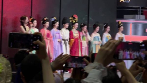 《盛世天下》上海见面会举行，九位主创齐聚人气爆棚