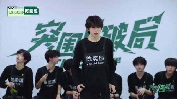 考核现场陈奕恒《Attention》part，全程专注投入，肢体完美贴合旋律…