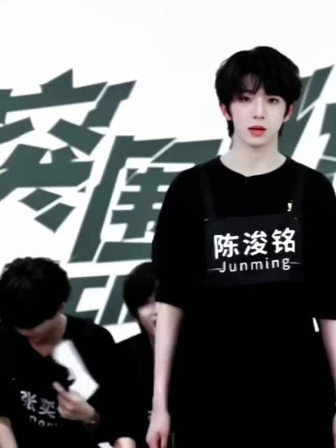 考核舞台:陈浚铭attention