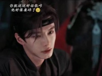 何与这段破碎感拉满了，好深情的眼睛，他都说自己很好哄了，快哄哄他吧