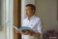 重庆武隆大舞台火爆出圈 老板甘元忠化身“主角”登台互动
