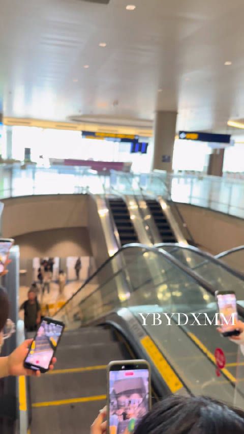 大叔内心be like:oh my God你们吓到我啦