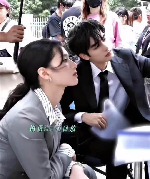 宋威龙张婧仪浓颜同框引热议