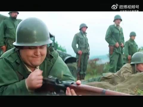新兵首日打靶弹无虚发，命中位置却奇怪