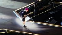 AC/DC北美巡演夏洛特站开唱，现场演绎Back in Black