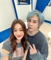 和‌王濛戴同款手链被抓包！李小冉突被爆已离婚上热搜第一