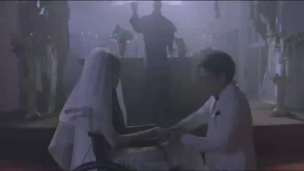 “冷静的你 显得我像个疯子”
