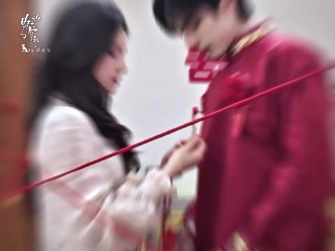 宋威龙张婧仪红绳名场面，指尖轻触甜度拉满
