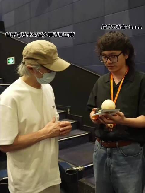 路演现场满是专属情怀，影迷把多年观影感悟化作手作，奔赴一场和周星驰的见面