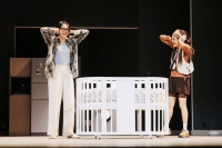 一票难求！梁咏琪内地话剧首秀在沪开演：“82年金智英”变身“本土中女”