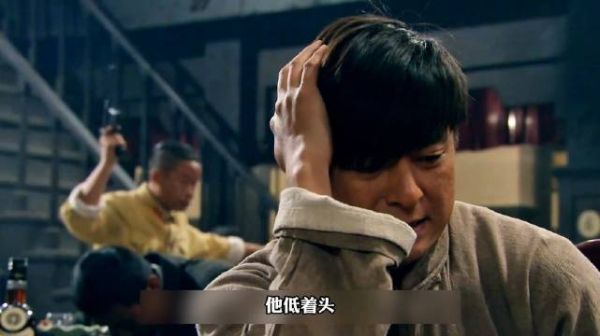八路小伙被伪军活捉躲进戏院 竟撞出和自己一模一样的戏子