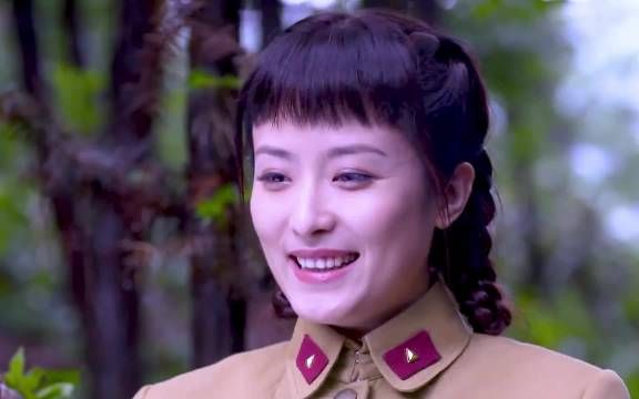 营长仅用一招，就揪出女特务