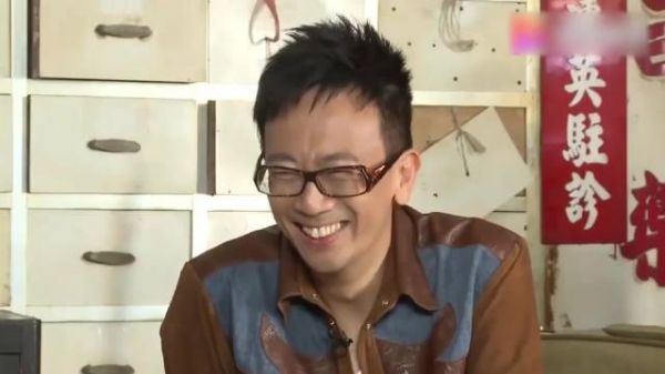 何超仪：不爱和有钱人相处！不认识何猷君！