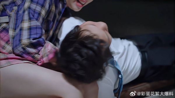 谭松韵 | 宋威龙 | 张新成 小橙子离家出走，却碰到了酒鬼，还好子秋路过！