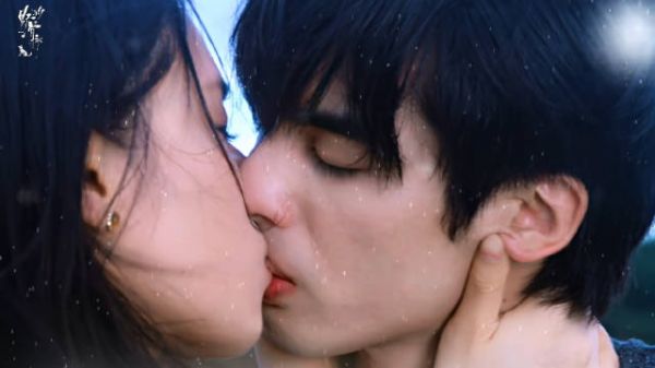野狗骨头海边吻戏，苗靖让陈异闭眼吻