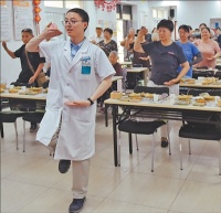 注意防暑降温，合理安排作息