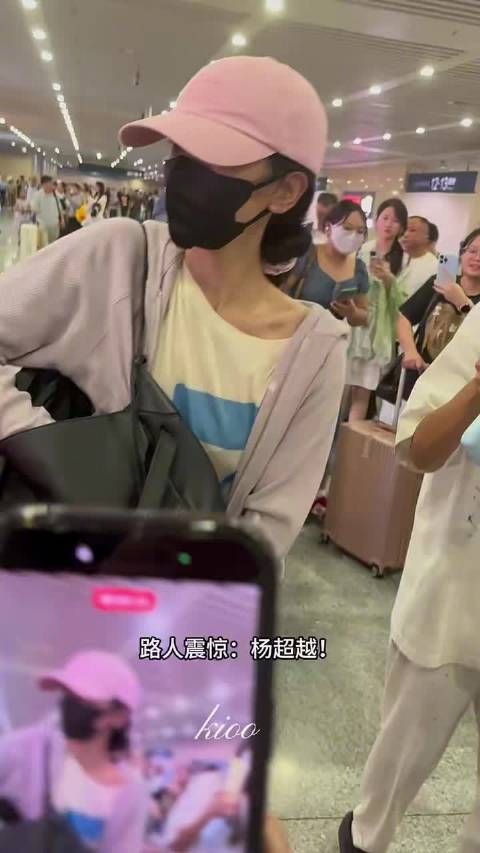 真实的路人见到杨超越就这样激动哈哈哈哈哈
