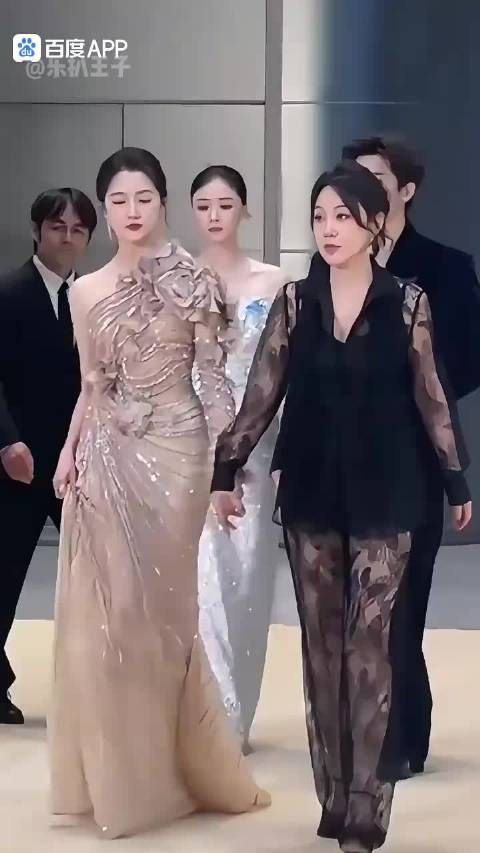 从“童星”到“国民闺女”,这一路走来全是溢出屏的甜甜!