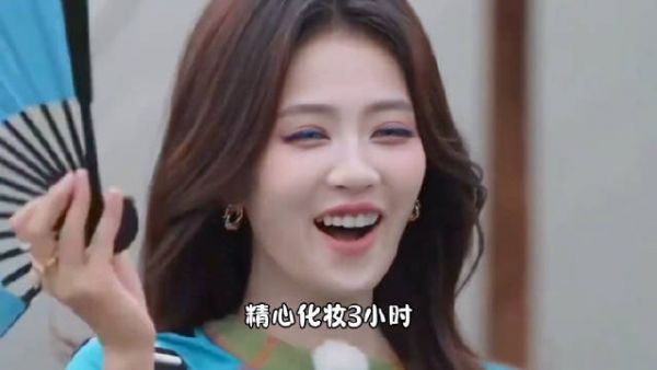 白鹿真的有点心酸了！精心化妆3小时出门遇到纯天然顶美！你怎么看