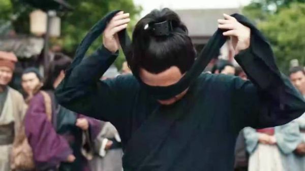 杀手本想耍个帅，结果差点团灭全村 电影解说