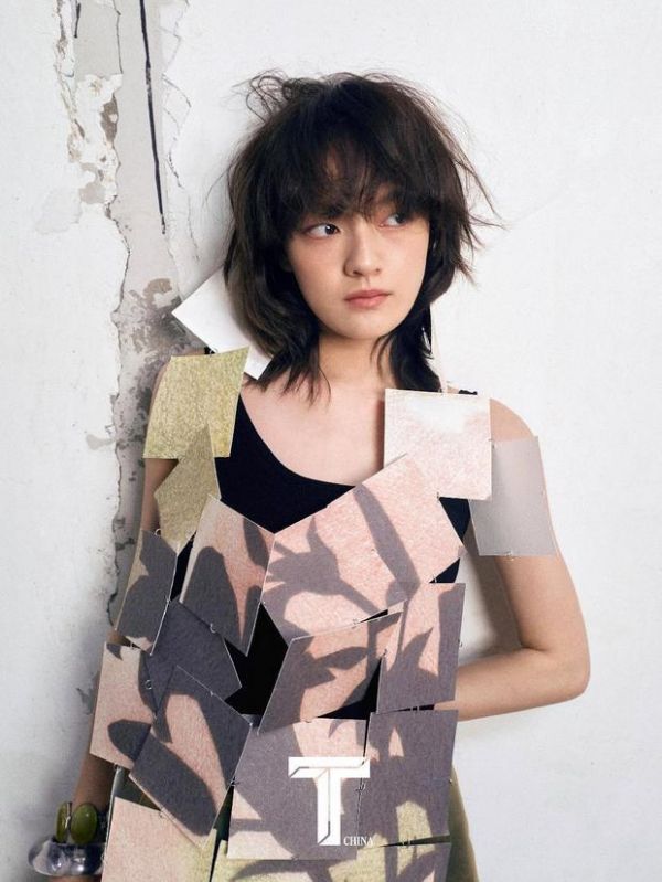 文淇化身鬼马少女。