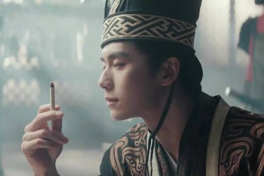 穿越后发现我的兄弟是皇帝，皇家背书人生简直开挂了！