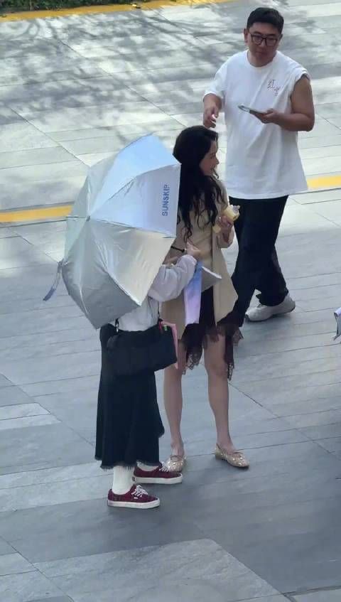关晓彤好瘦呀!