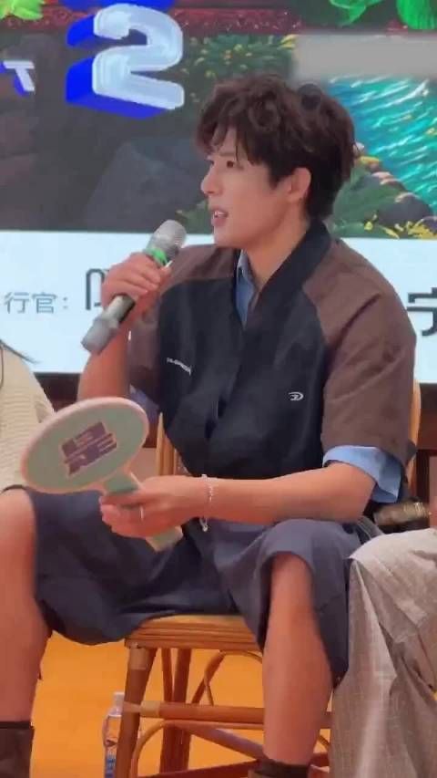 哥你在发布会现场就这么水灵灵地说出来了？