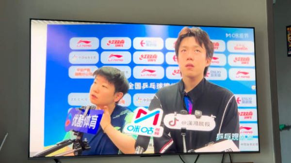 感觉两个人现在不管场上还是场下看上去都是公事公办的样子