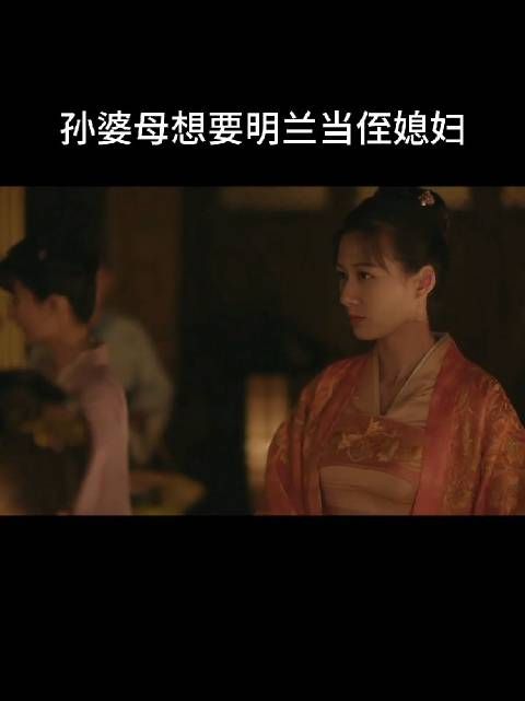 看几位老太太的眼神，心想这哪里来了一个傻子
